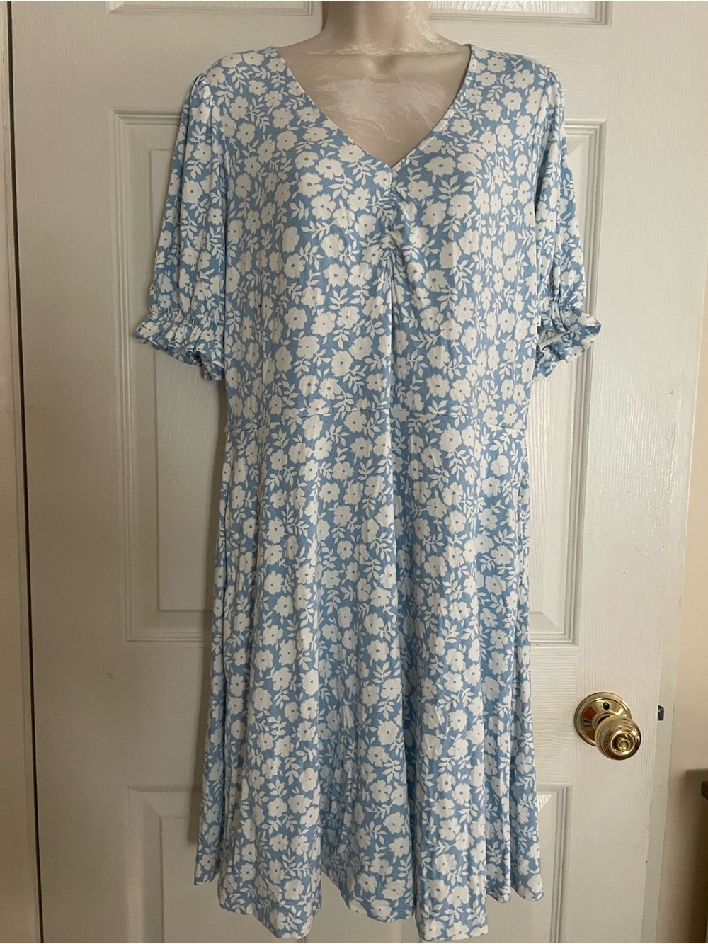 Boden Light Blue and White Floral Midi Dress Size 10R